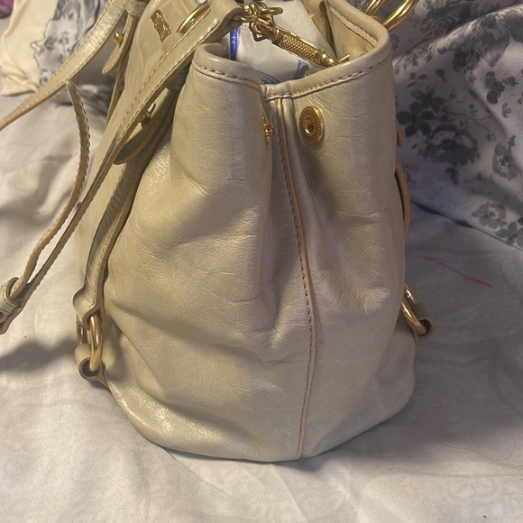 Authentic Miu Miu 2 Way leather bag with detachable strap. - Picture 4 of 17